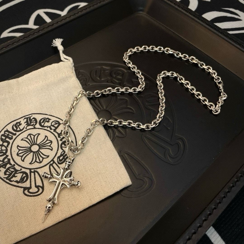 Ch*0me He**ts necklaces